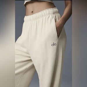 ALO Yoga Straight Leg Sweatpants- Small